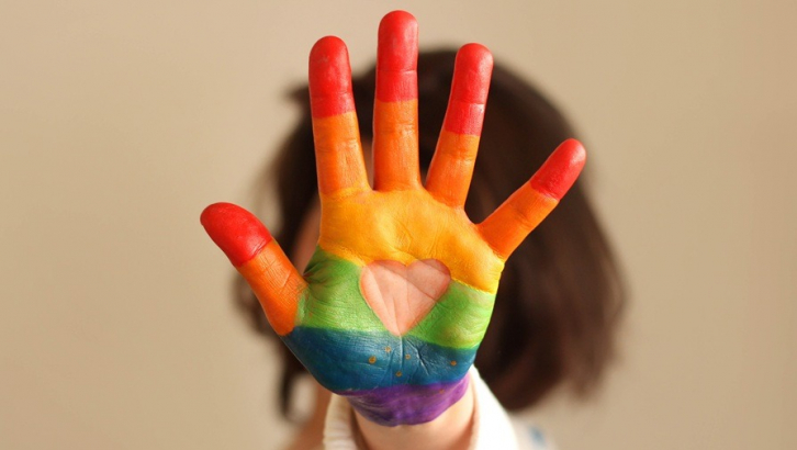 Fique atento: homofobia e transfobia são passíveis de justa causa!