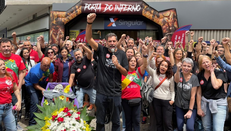 Ato lota frente da Agência Singular no quinto dia da greve na Caixa