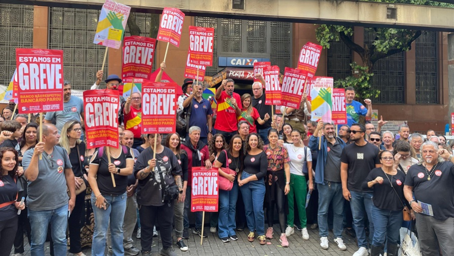Sexto dia de greve na Caixa tem grande adesão e ato lotado em frente à Agência Século