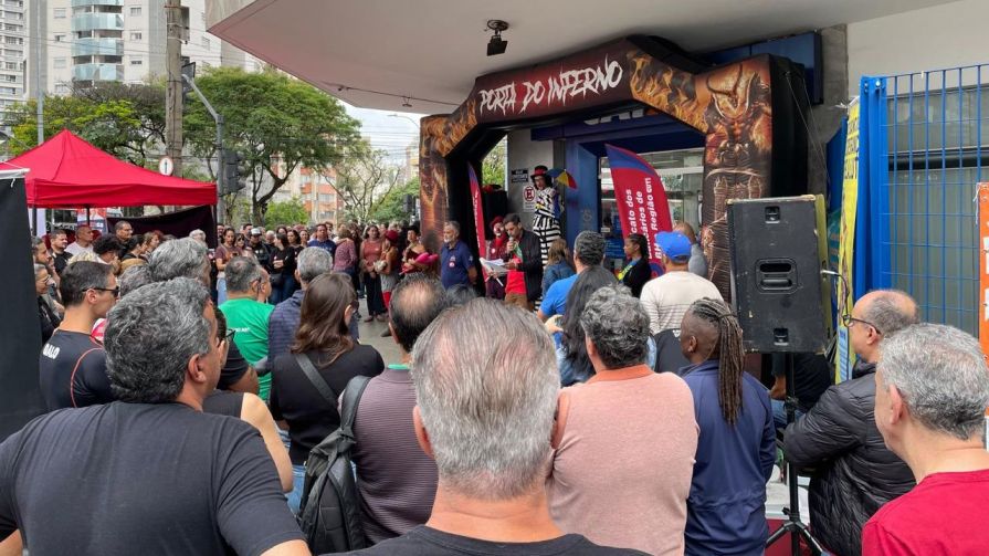 Bancárias e bancários promovem mais um ato no 8º dia de greve na Caixa