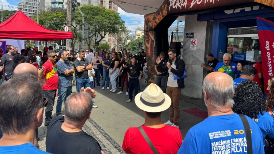 Bancárias e bancários promovem mais um ato no 9º dia de greve na Caixa
