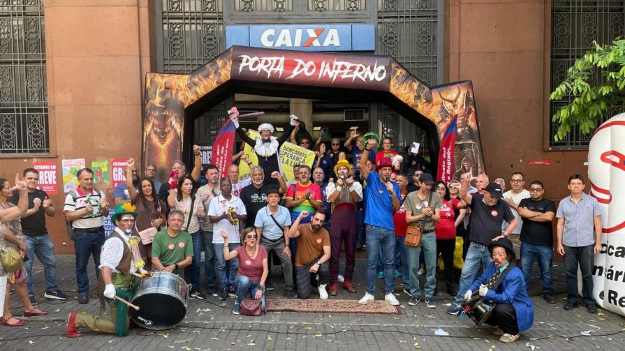 No dia do julgamento no TST, empregados da Caixa realizam mais um ato em BH