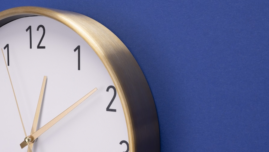 Mercantil impõe acordo individual de banco de horas