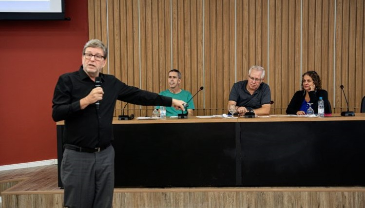 Trabalhadores discutem futuro da Fundação Itaú-Unibanco