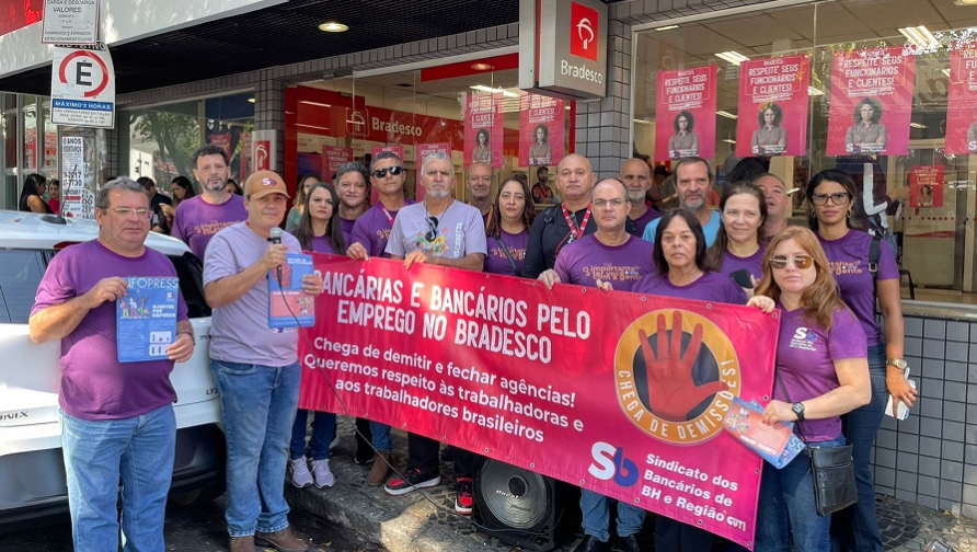 Sindicato vai às ruas contra o fechamento de agências do Bradesco e do Itaú 