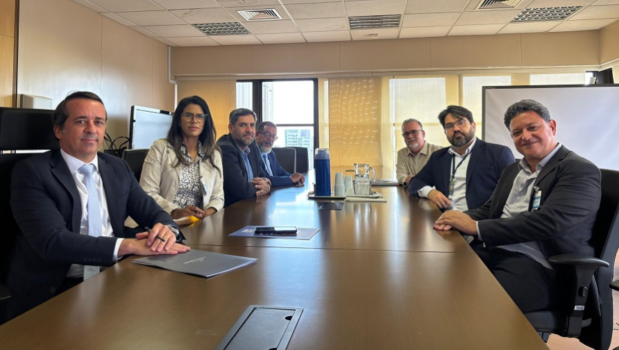 Sindicato se reúne com Banco Central e denuncia terceirizações e fechamentos no Santander