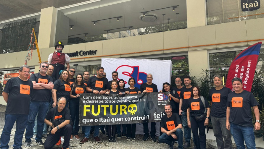 Sindicato promove ato contra demissões, adoecimentos e fechamento de agências do Itaú